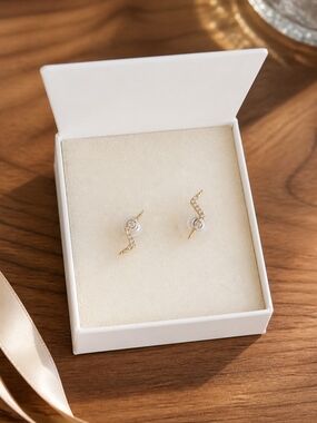 Stella & Dot Gold Crystal Zigzag Stud Earrings